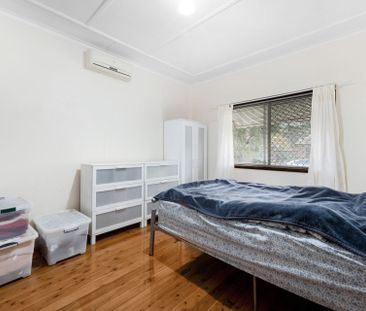 3 Beds Family House On A quiet Street Available Now ! ! ! - Photo 6