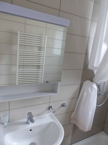 Charming 3-room apartment with character, just a stone's throw from the lake - Photo 4