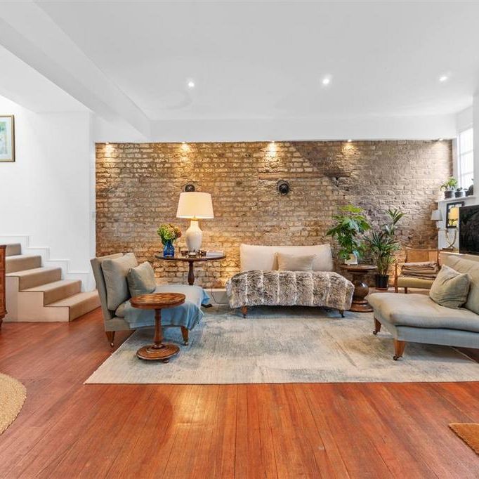 3 bedroom mews to rent - Photo 1