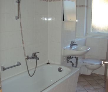 Geräumige 3-Raum-Wohnung mit Badewanne und Balkon in Debschwitz - Photo 1