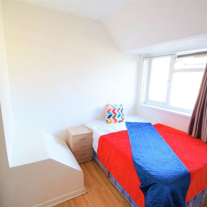 Room in a Shared House, Carlisle Avenue, W3 - Photo 1
