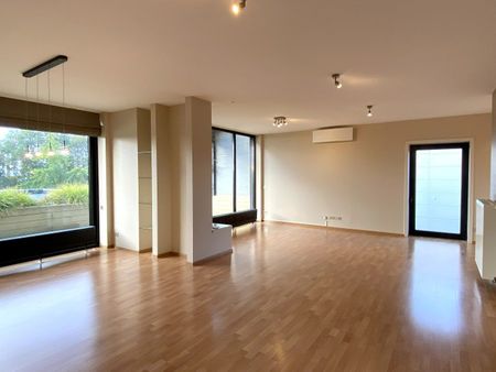 INSTAPKLARE CONCIËRGEWOONST MET TERRAS EN STAANPLAATS!! - Photo 2