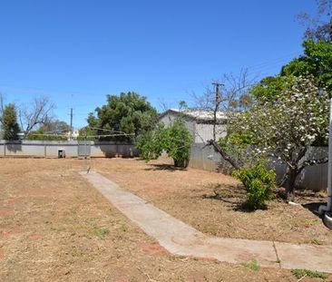 Neat & tidy in the heart of Whyalla - Photo 2