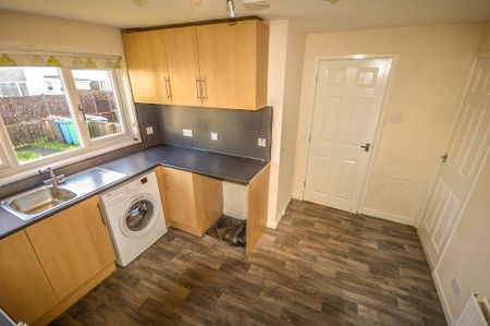 3 bedroom terraced house to rent - Photo 3