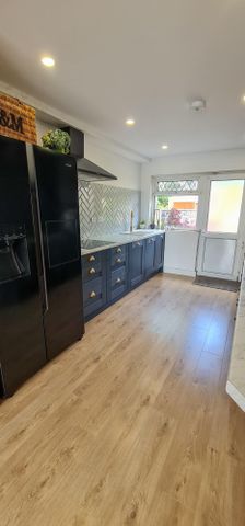 Heol Ffynnon, Loughor, SWANSEA - Photo 4