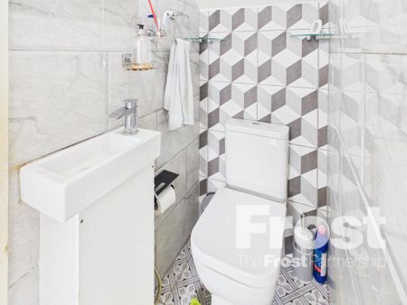 3 bedroom end of terrace house to rent - Photo 2