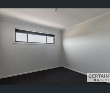 Modern and Spacious Family Home - Photo 5