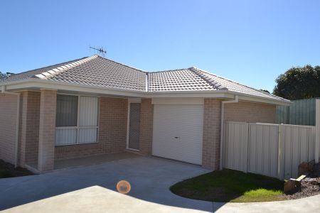 Three-Bedroom Villa - All The Bells & Whistles - Photo 3