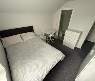 1 bedroom in a house share to rent - Photo 4