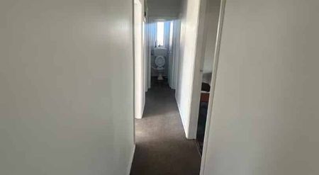 Well-presented 3-bedroom home - Photo 4