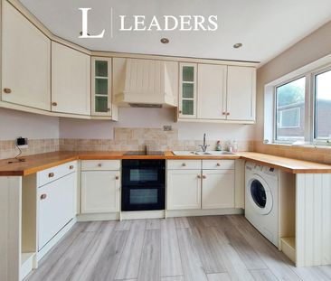 3 bedroom house to rent Parkstone Drive, SS2 - Photo 6