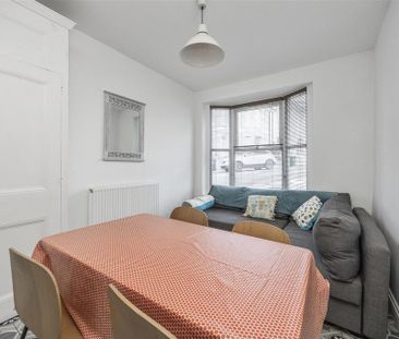 5 bedroom end of terrace house to rent - Photo 4