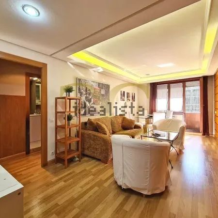 Alquiler de piso en Calle Gil de Jaz - Photo 1