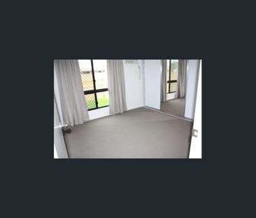 Light Filled Family Home, Quiet Street, Spacious Living and Private... - Photo 1