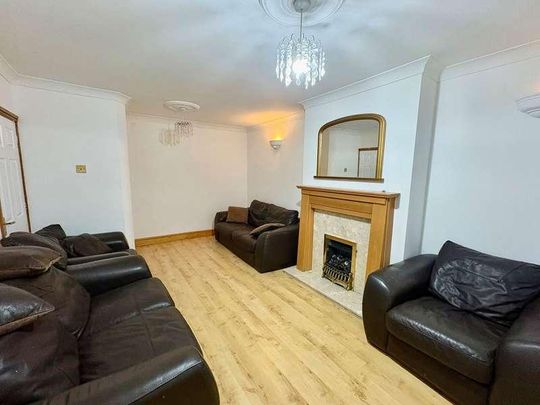 Beddow Avenue, Bilston, WV14 - Photo 1
