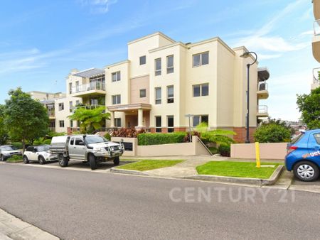 Big Floor Plan Two Bedroom Apartment with A&sol;C&comma; Moments to Foreshore&period; - Photo 5