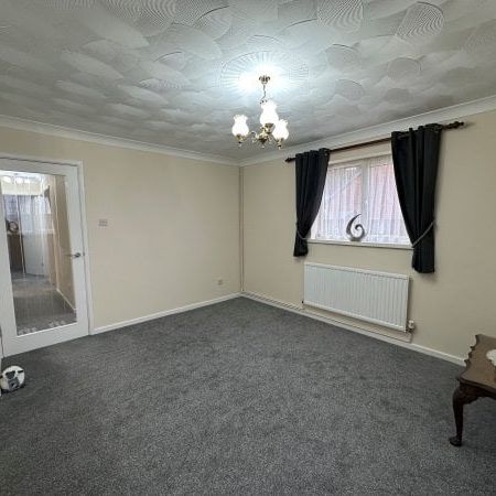 St. Peters Avenue, Abertawe, SA5 - Photo 1