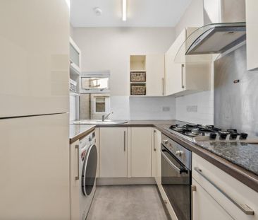 3 bedroom flat to rent - Photo 6