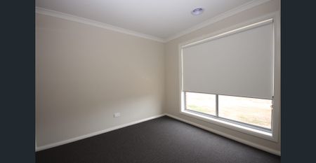 Family home in Armstrong Waters that will not disappoint! - Photo 2