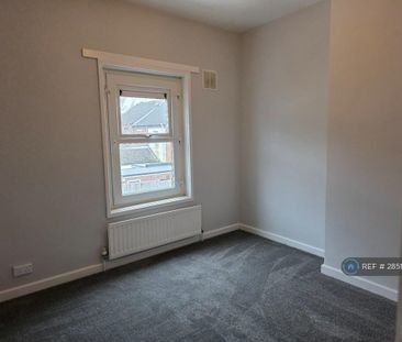 2 bedroom end of terrace house to rent - Photo 1