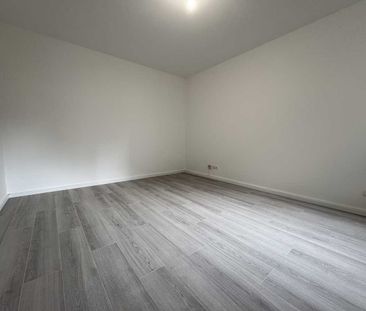 WBS mit Dringlichkeit! Frisch renovierte 2-Zimmer-Wohnung! - Photo 3