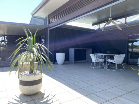 Glamourous rooftop penthouse - Photo 5