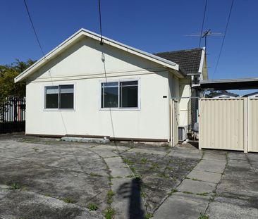 Single-Storey Family Home - Photo 2