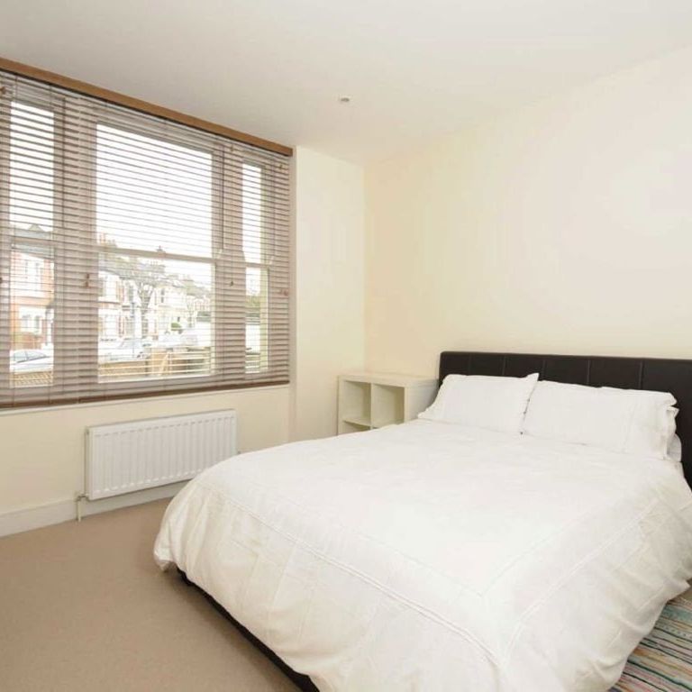 Lebanon Gardens, SW18 1RH, London - Photo 1