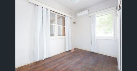 Spacious Five-Bedrom Family Home in Prime Box Hill South - Photo 3