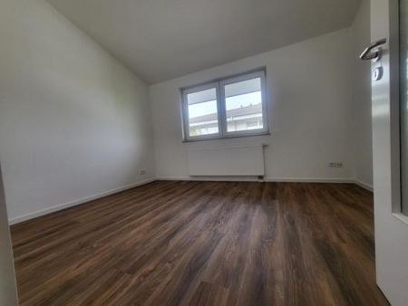 Sonnige Dachgeschosswohnung mit Eckbalkon in Französisch Buchholz - Photo 2