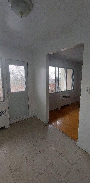 Grand 3 1/2 a louer - Photo 1