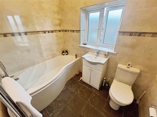 Oxford Street, PONTYPRIDD - Photo 1