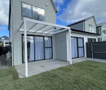 Stunning Home in Kenepuru - Photo 4