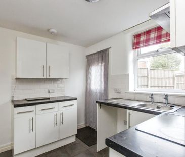 3 bedroom end of terrace house to rent - Photo 4