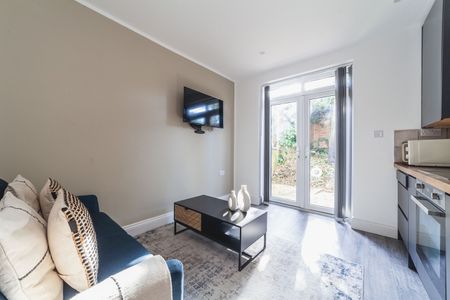 2 Bed Flat, Llanvanor Road, NW2 - Photo 3