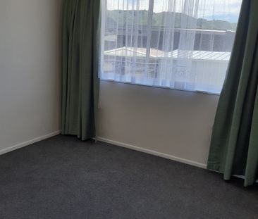 21 Kendal Grove, Wainuiomata Wellington 5014 - Photo 4