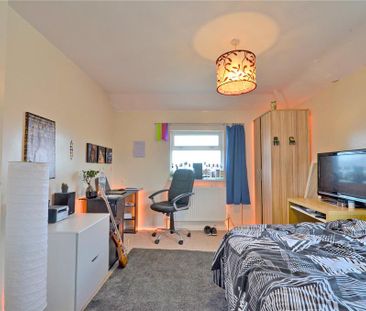 4 bedroom semi-detached house to rent - Photo 1