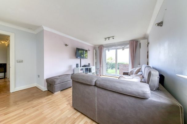 2 Bed Flat, Old School Place, CR0 - Photo 1