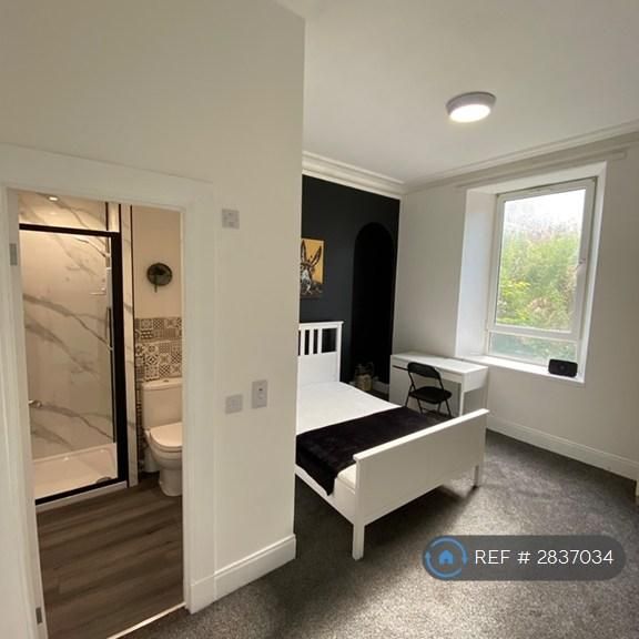 3 bedroom flat to rent - Photo 1