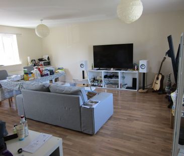 2 bed Coach House - To Let - Photo 1