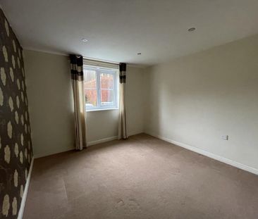 2 bedroom ground floor flat to rent - Photo 2