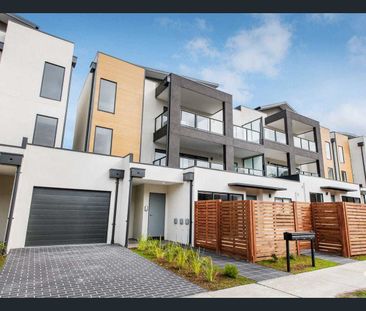 MODERN TOWNHOUSE – STYLE & CONVENIENCE - Photo 5