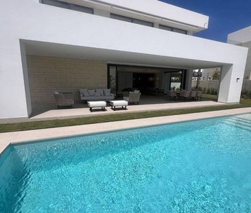 Luxury Villa for rent in Marbella Del Este, Andalusia - Photo 5