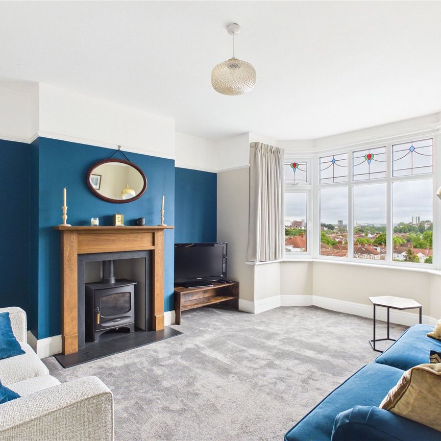 Aylesbury Crescent, - Photo 1