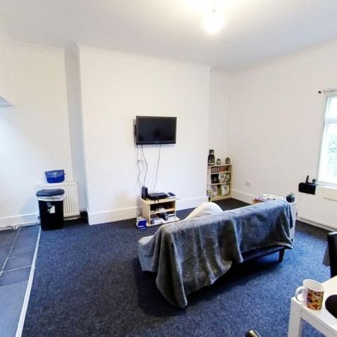 New Walk, Leicester - Photo 1