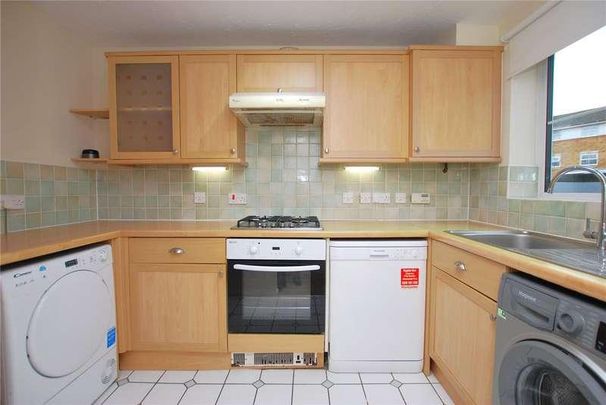 Wyvern Close, Ash Vale, Aldershot, Surrey, GU12 - Photo 1