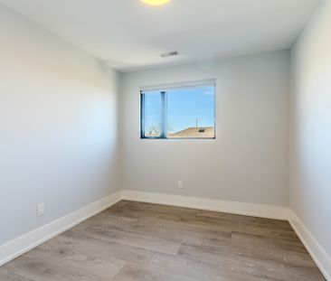 For Lease - 66 John Street Unit# 302, Bradford West Gwillimbury, On... - Photo 1