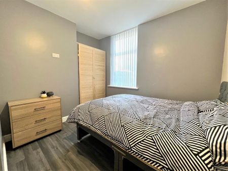 1 bedroom in a house share to rent - Photo 3