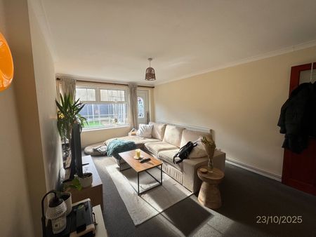 2 Bed Terraced House, Warrels Court, LS13 - Photo 2
