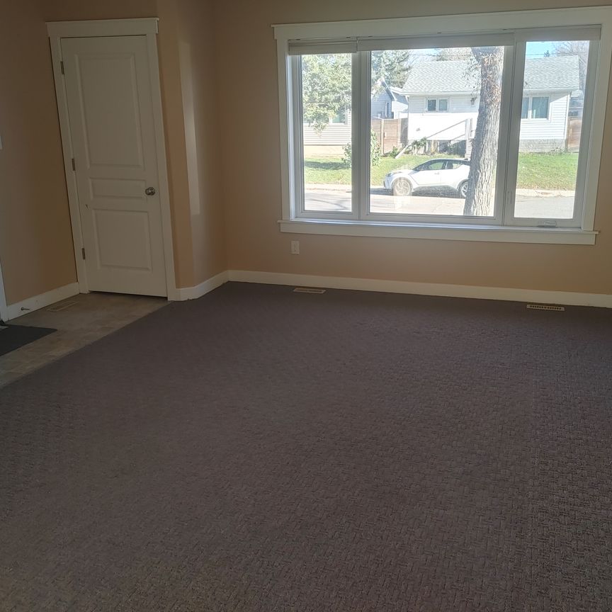 352 Smith St, Regina - Photo 1